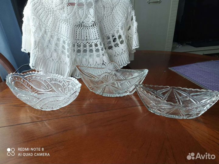 Графин с рюмками, ваза для фруктов, салатницы, рог