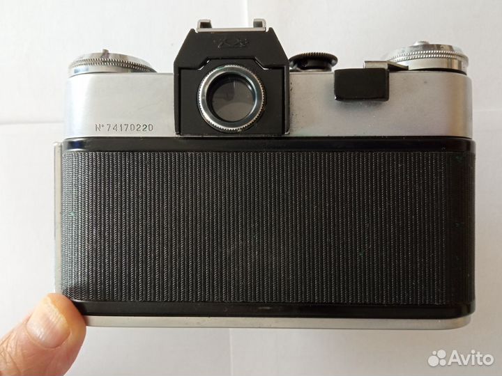 Продаю советский зеркальный фотоаппарат 