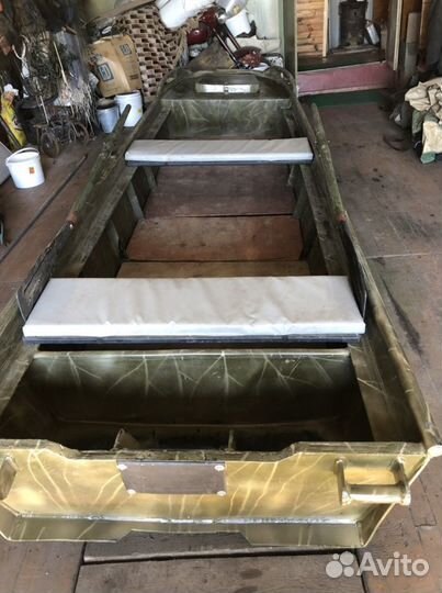 Продаётся лодка