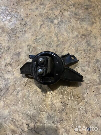 Подушка коробки левая киа рио 3 хендай солярис 1