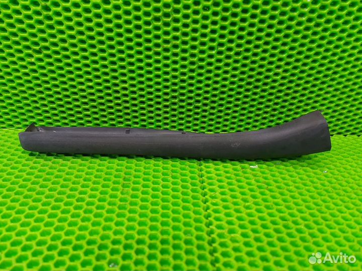 Накладка петли багажника Volkswagen Touareg 7L6