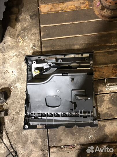 Бардачок Volkswagen Golf 5 Plus