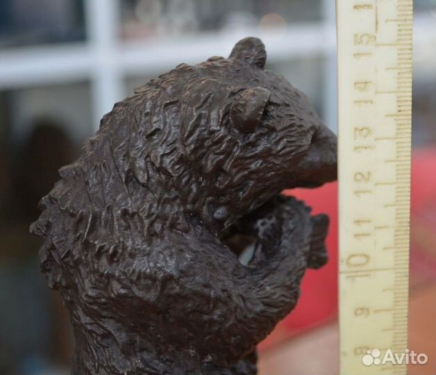 Чугунная статуэтка- мишка С рыбой