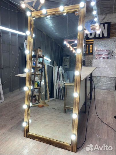 Зеркало напольное с лампочками