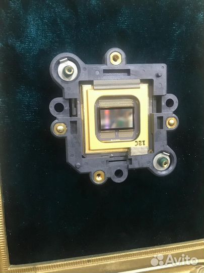 Арт картинка с процессором проекционным