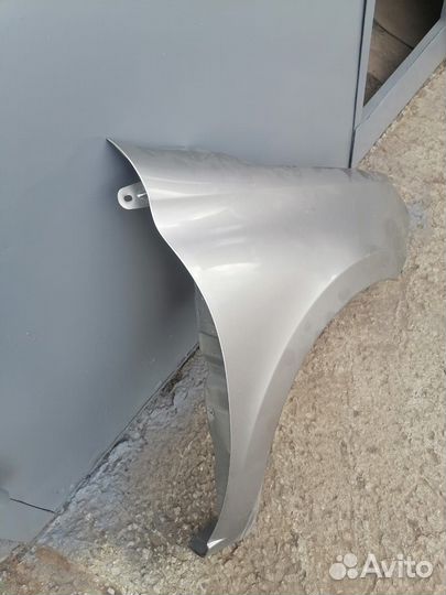 Продаю крыло правое переднее крыло на гранту фл