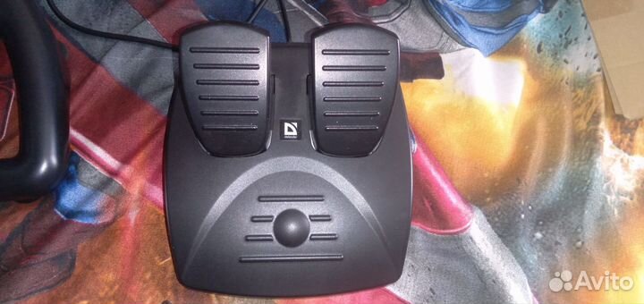 Игровой руль с педалями