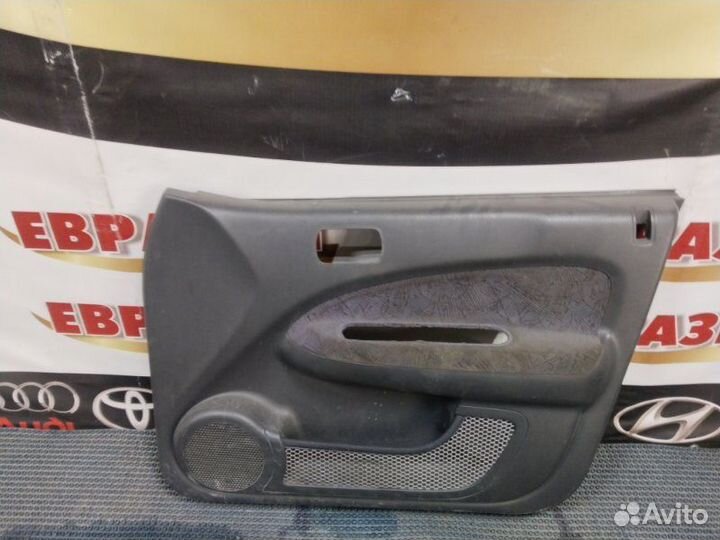 Обшивка двери передняя правая Honda Hr-V GH4 D16A