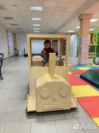 Паровозик в детскую студию, в детскую комнату
