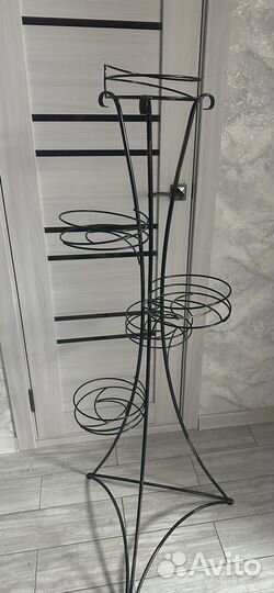 Подставка под цветы металлическая