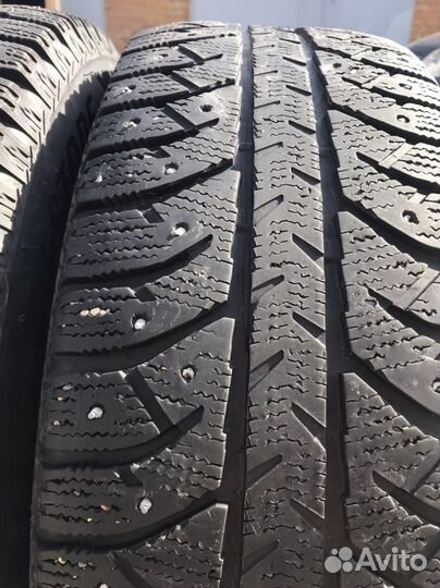 Bridgestone Ice Cruiser 7000S 215/65 R16 98T
