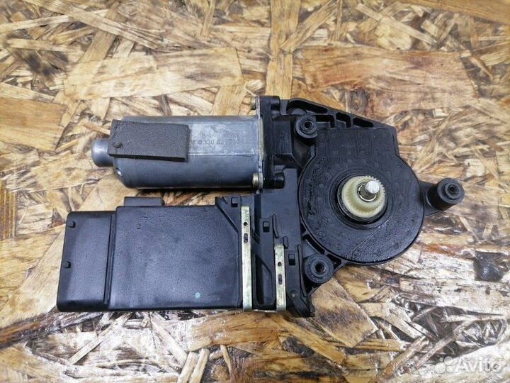 Моторчик стеклоподъемника передний правый Skoda