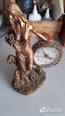 Статуэтка с часами