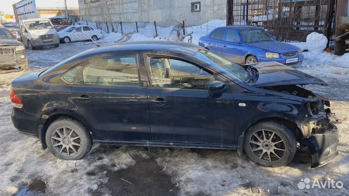 Замок двери задней правой Volkswagen Polo Sedan (M