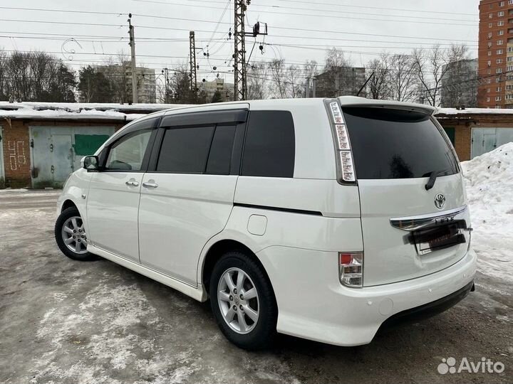Toyota Isis 1.8 CVT, 2013, 68 900 км