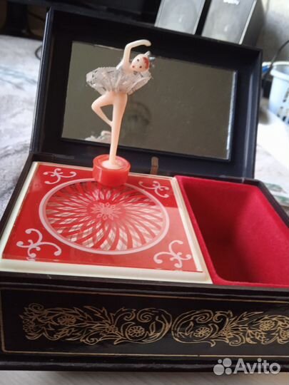 Сувенир СССР шкатулка заводная музыкальная