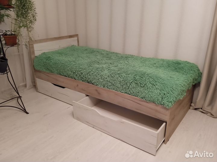 Кровать с ящиками