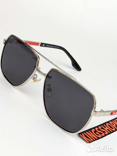 Солнцезащитные очки Prada