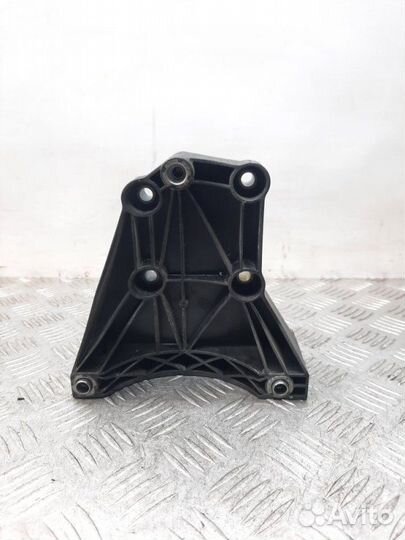 Кронштейн компрессора кондиционера Bmw X3