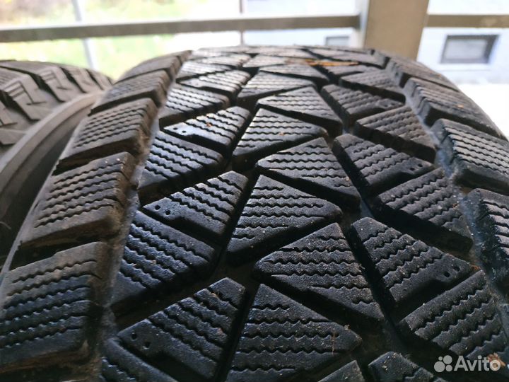 Bridgestone Blizzak DM-V2 235/60 R18 107S