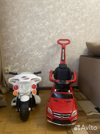Детская машинка каталка с ручкой