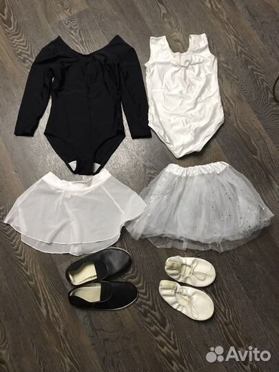 Купальник с юбочкой, балетки, чешки