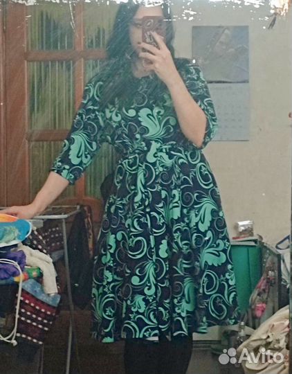 Зелёное платье с принтом