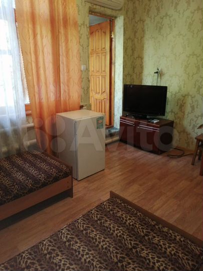 Комната 18 м² в 5-к., 2/2 эт.