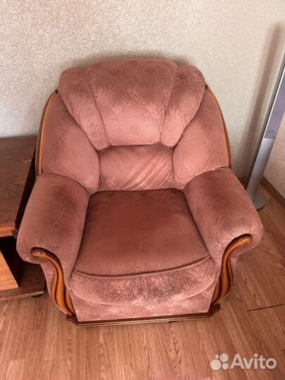 Диван и 2 коесла