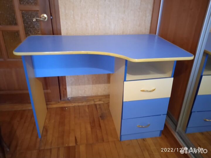 Письменный стол