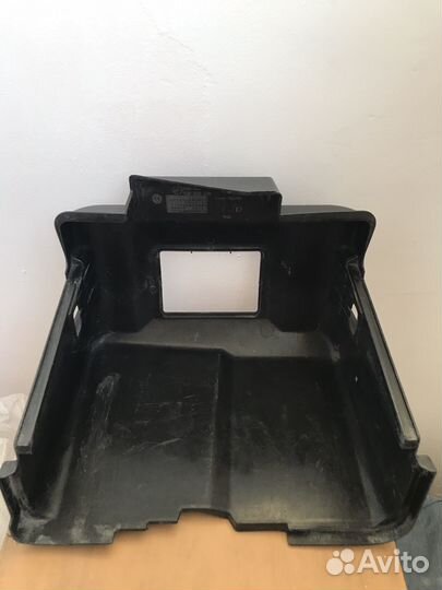 Крышка акб Golf 4, Skoda Octavia Tour