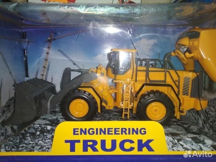 Игрушка погрузчик на пульте управления