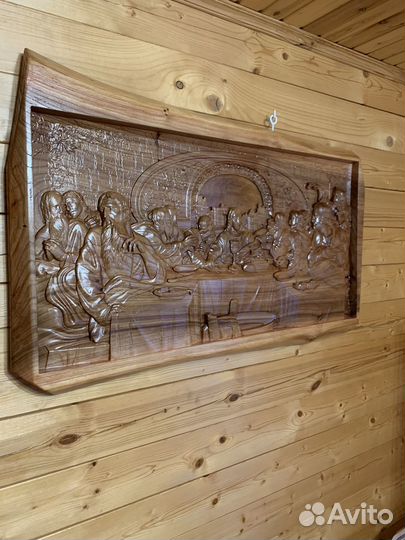 Резное панно из дерева