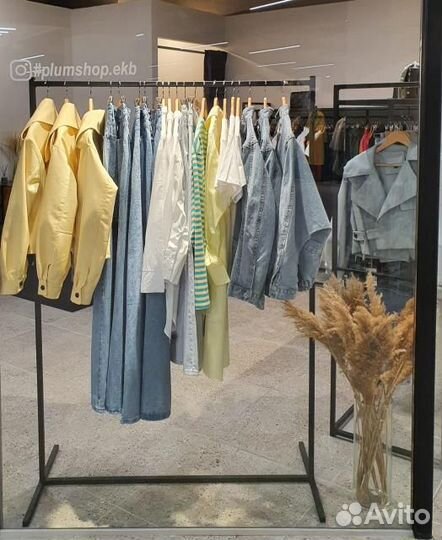 Торговое оборудование. Стойки вешало для одежды