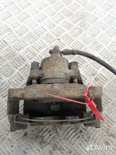 Суппорт передний правый Volkswagen Tiguan 5N1 1.4