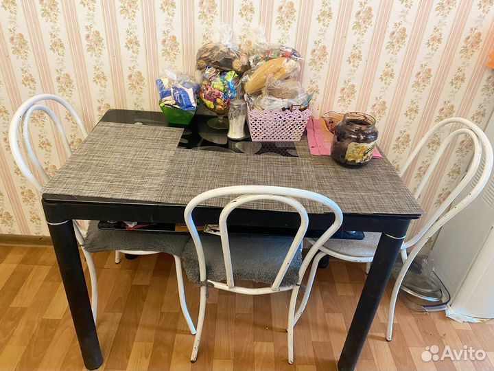 Кухонный стол и стулья бу