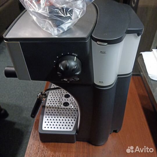 Кофеварка рожковая Redmond RCM-1503