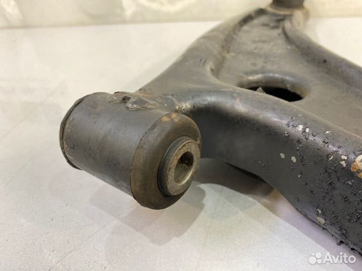 Рычаг подвески передний правый Mitsubishi