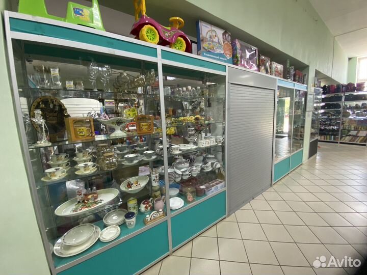 Торговое оборудование, прилавки, стеллажи, витрины