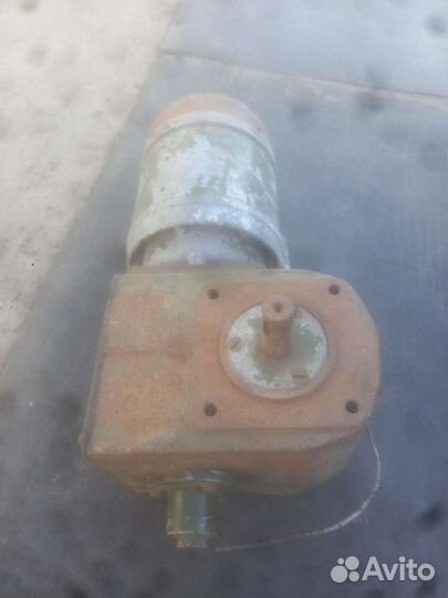 Электродвигатель с редуктором 220/380