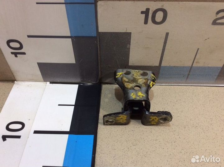 Петля двери Mitsubishi Pajero 4 2007-2018