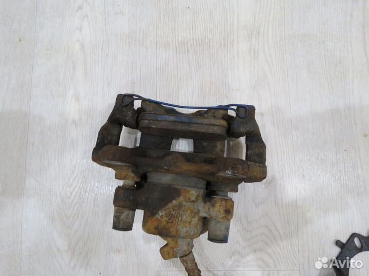 Суппорт тормозной передний левый Renault Sandero 2