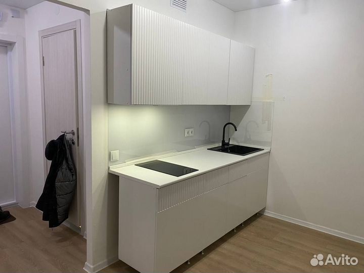 Кухонный гарнитур новый белый