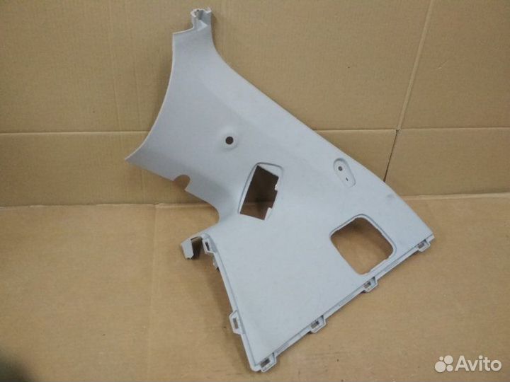 Обшивка стойки задней правой Toyota Sienna III