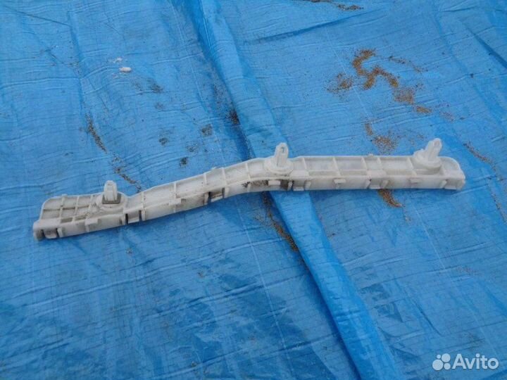 Крепление бампера заднее левое Mitsubishi