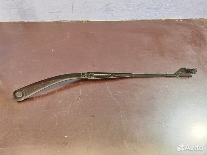 Поводок дворника передний левый Renault Arkana