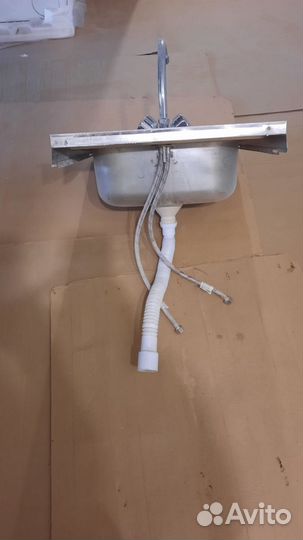 Мойка б/у; смеситель б/у; гофра б/у