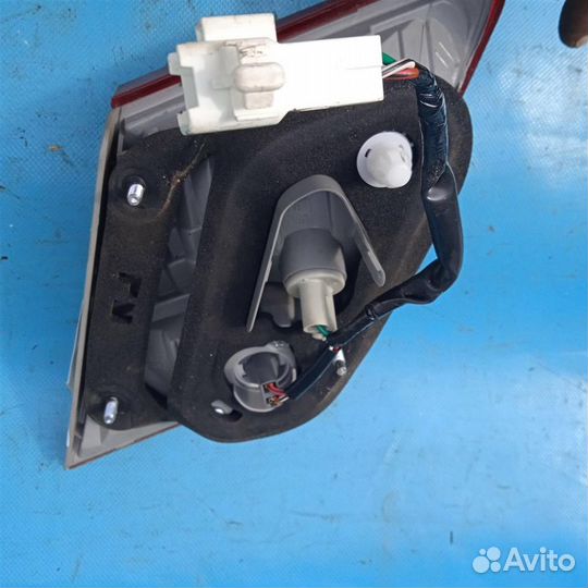 Фонарь задний внутренний левый Toyota Camry V40