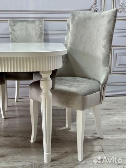 Кухонный стол и стулья