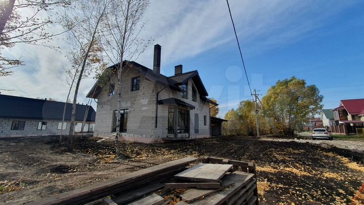 Коттедж 213 м² на участке 8 сот.